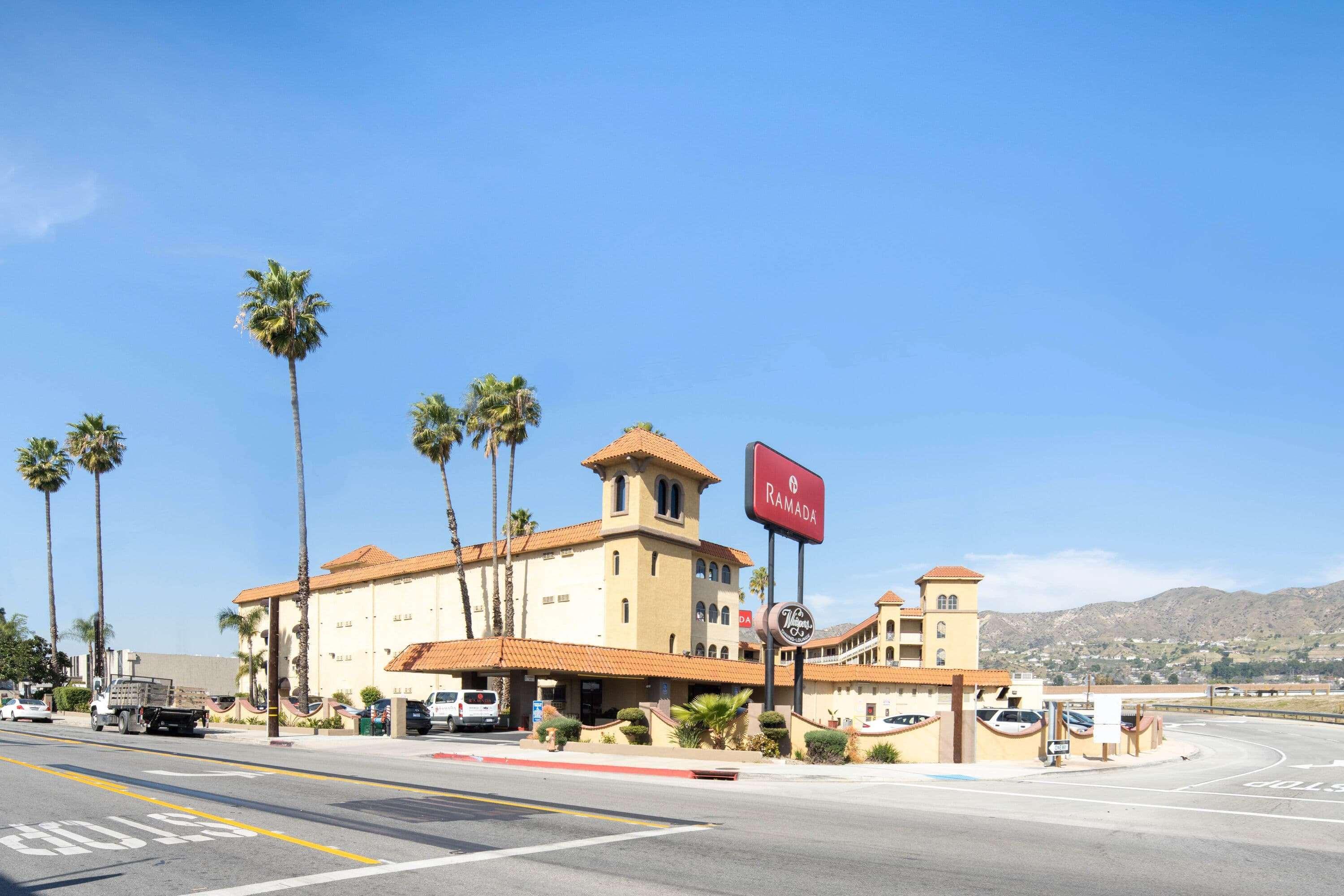 Ramada By Wyndham Burbank Airport Hotel Exterior foto